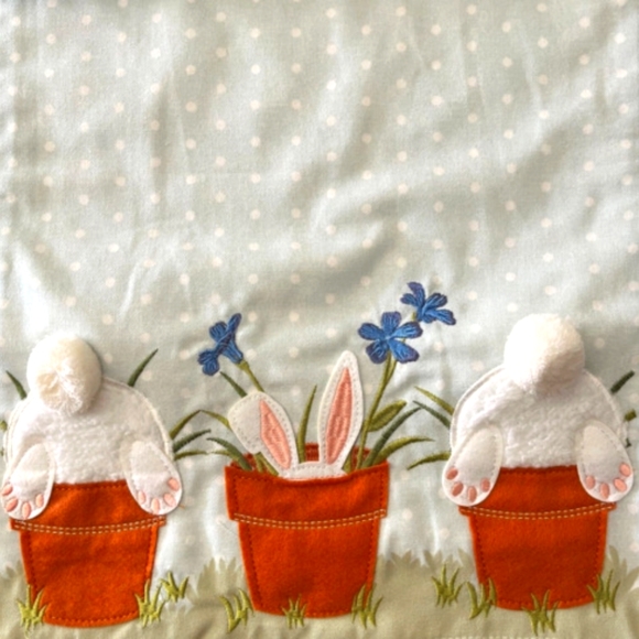 Bunny Butts in Flower Pots Table Runner NWT - Picture 9 of 9